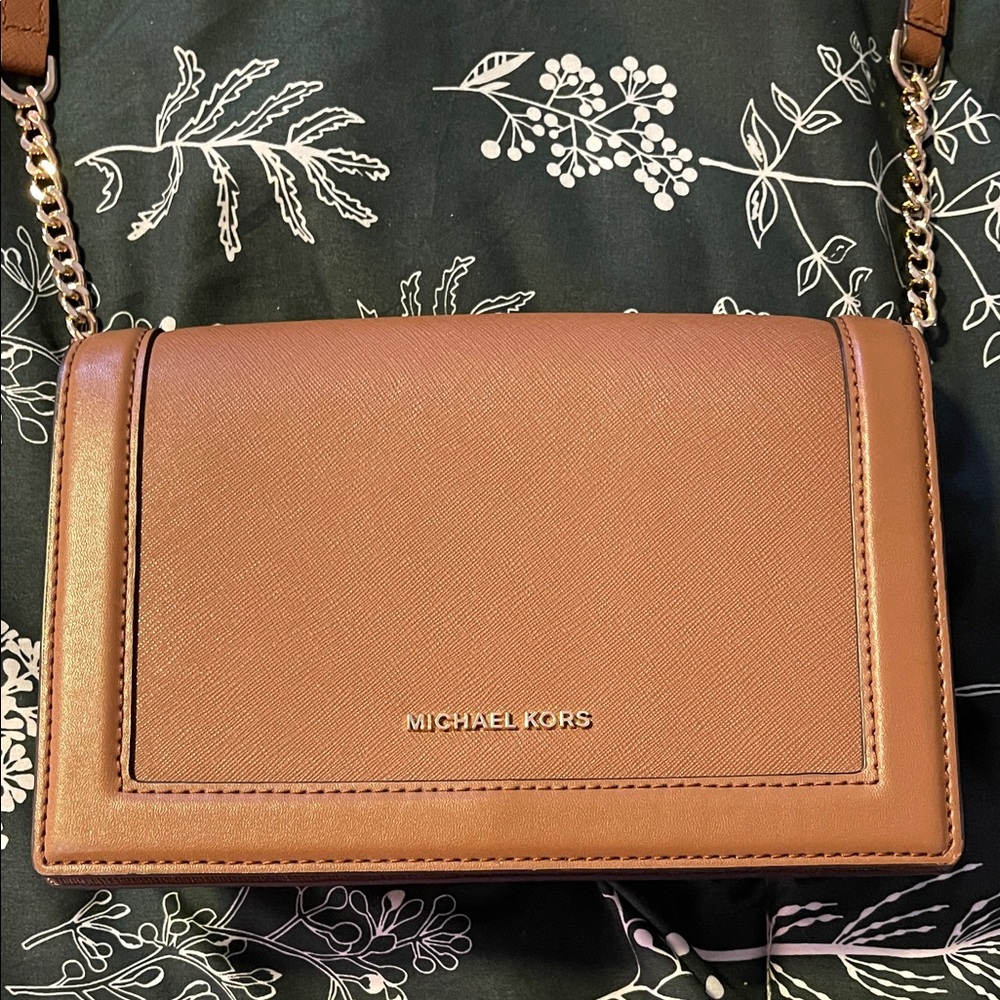 Michael Kors Tan Crossbody Bag. Excellent condition!